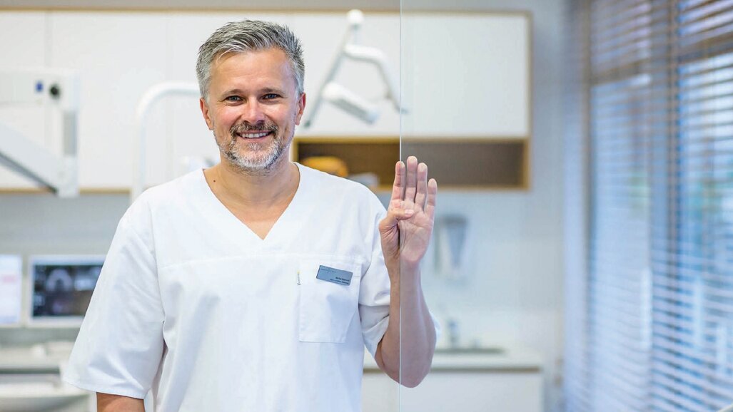 Interview: Laser protocol for peri-implantitis treatment