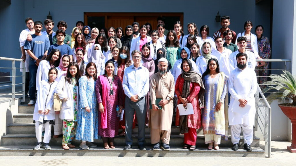 ZCD tooth carving contest shows students' talent