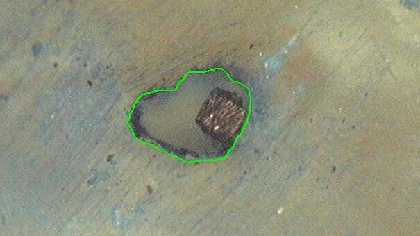 Accuracy and consistency of four electronic apex locators in the presence of different irrigants