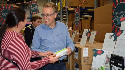 Besucher konnten im Outlet in Ruhe Produkte etablierter Dentalfirmen begutachten. © DTI