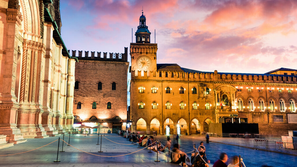 Soft tissue management around implants with live surgery