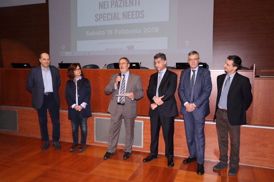 Fig. 3 - Da sinistra: dott. Pietro La Bruna, dott.ssa Michela Rossini, prof. Pier Luigi Foglio Bonda, dott. Gianluca Campus, prof. Mario Migliario, dott. Alberto Aureli.