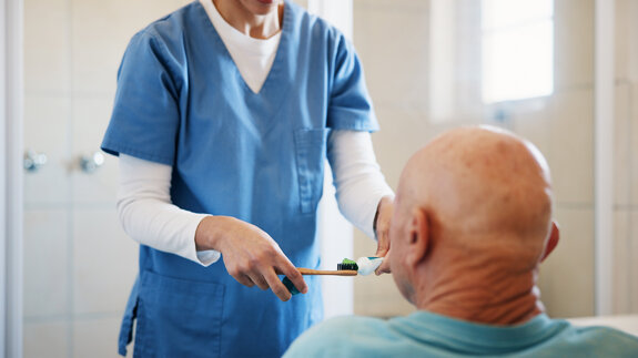 Neue S2k-Leitlinie zur zahnmedizinischen Betreuung geriatrischer Patienten veröffentlicht