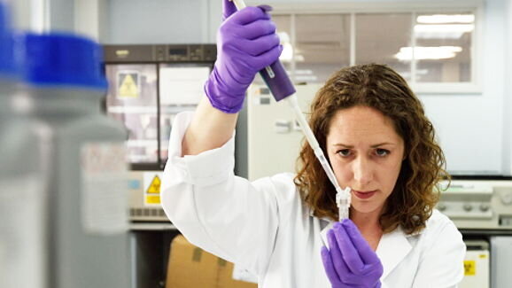 Bristol researchers receive funding for super-chlorhexidine