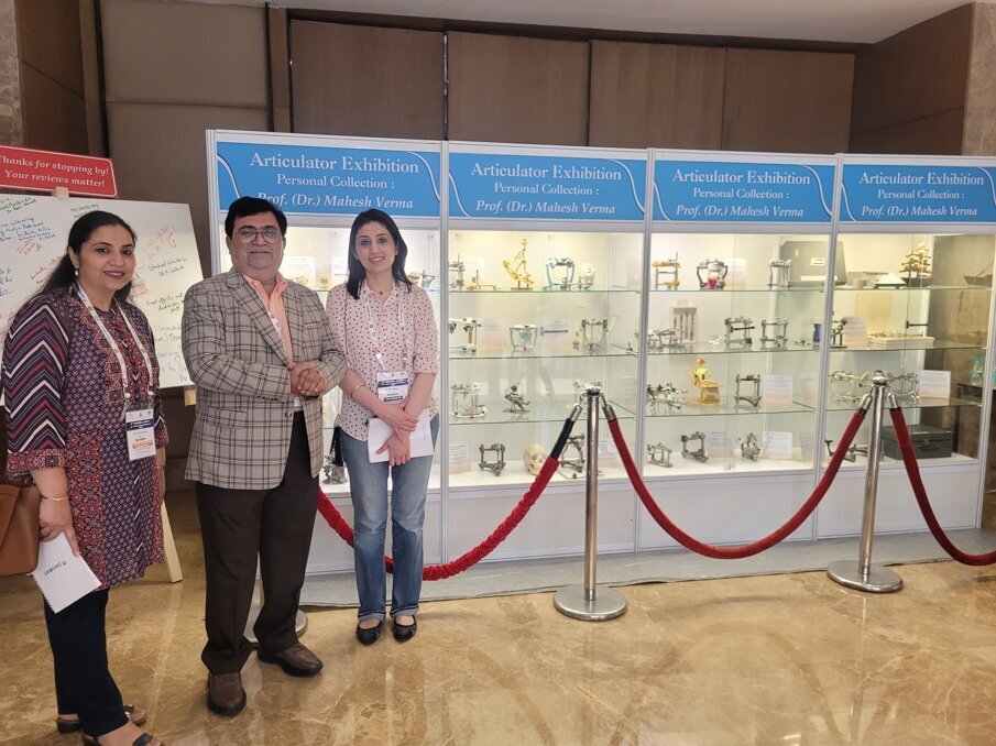 Prof. (Dr.) Mahesh Verma and his entourage involved in “Articulators’ Galleria”