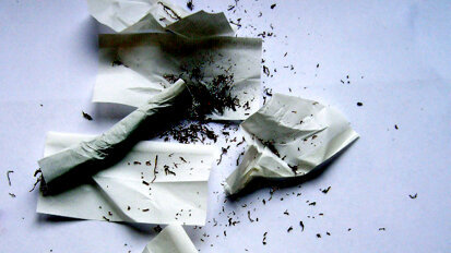 Non più tabacco per evitare  la “faccia da fumatore” e l’alito sgradevole