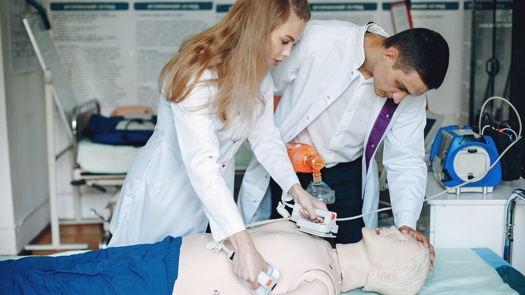 Udzielanie pierwszej pomocy obowiązkiem dla 15 zawodów medycznych