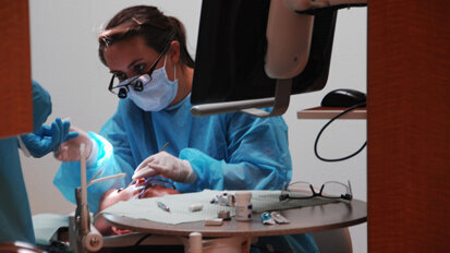 A clinic shows that the developmentally disabled can be treated without anesthesia A clinic shows that the developmentally disabled can be treated without anesthesia