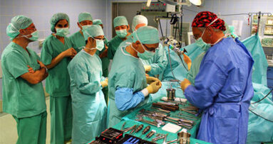 Seltene Kopf-OP: Ärzte aus aller Welt lernen in Siegen