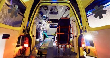 Man steekt tandarts in de hals