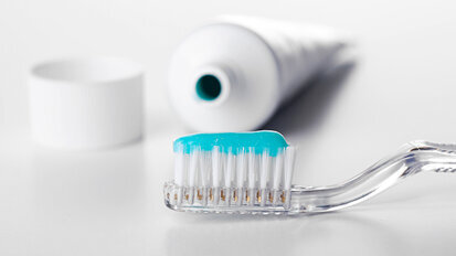 Dentifricio e spazzolino in un unico strumento: alla vigilia del lancio l’invenzione di 16 ragazzi dell’Istituto Tecnico