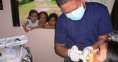 „Nehmen Sie die weltweite Armut mit einer Zustiftung in Ihre Zange!“