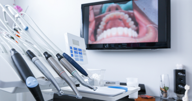 Lasertherapie soll lockere Zähne wieder fest verankern