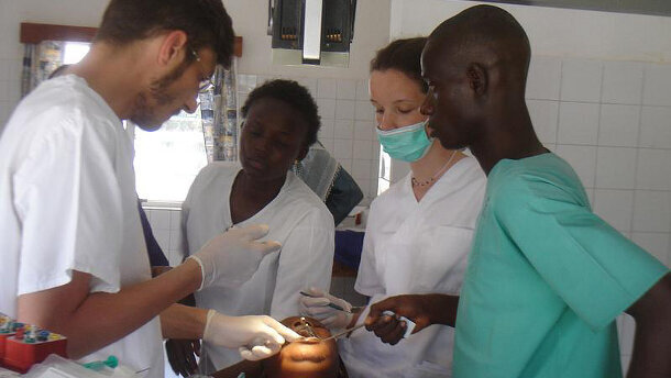 Gambia: Mehr erhaltene Zähne bei Parodontitis