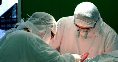 Открити са зъби в орбитален тумор на жена