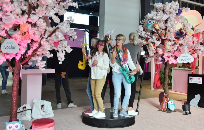 Auf dem 360 Grad-Video-Spinner konnten die Gäste ausgefallene Fotos machen.