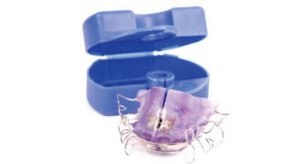 Používání retenčních aparátů pod drobnohledem