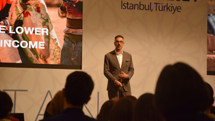 Dr Miguel Stanley discussing leadership in dentistry at Young Dentists Forum.