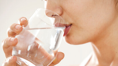 Hydrogel reservoir delivers artificial saliva to relieve xerostomia