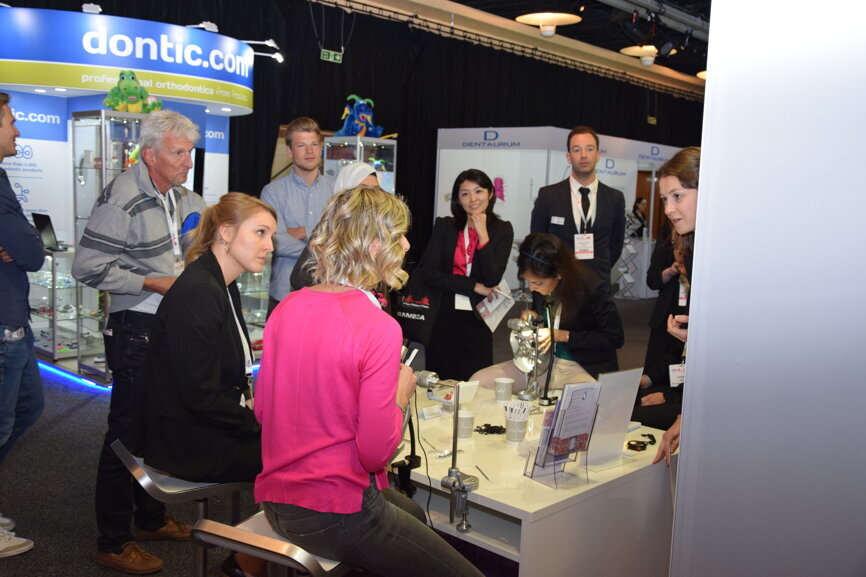 DW Lingual Systems booth.