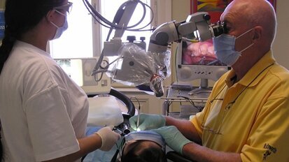 „Ich verwende das Mikroskop in der gesamten Zahnheilkunde!“