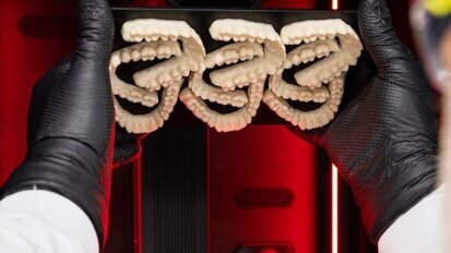 Stratasys stellt neuen dentalen 3D-Drucker vor Stratasys stellt neuen dentalen 3D-Drucker vor