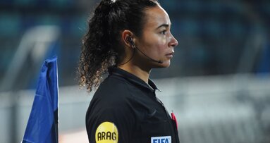 Franca Overtoom – assistent-scheidsrechter