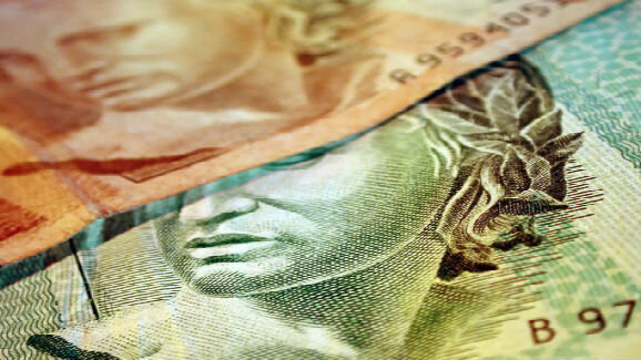 Equiparação salarial entre cirurgiões-dentistas e médicos