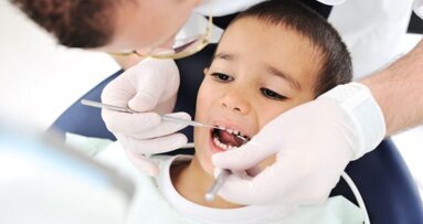 Cochrane-studie: kroon vaak beter dan vulling in melkkiezen