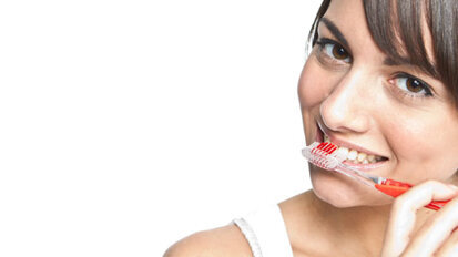 Erwachsene putzen falsch die Zähne