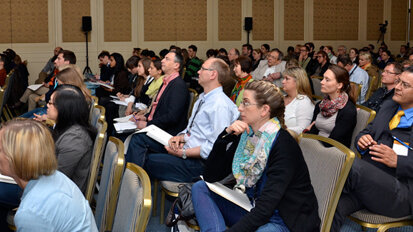 Kurze und durchmesserreduzierte Implantate vs. Knochenaufbau