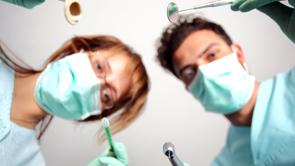 Hohe Behandlungskosten infolge von Zahnerkrankungen