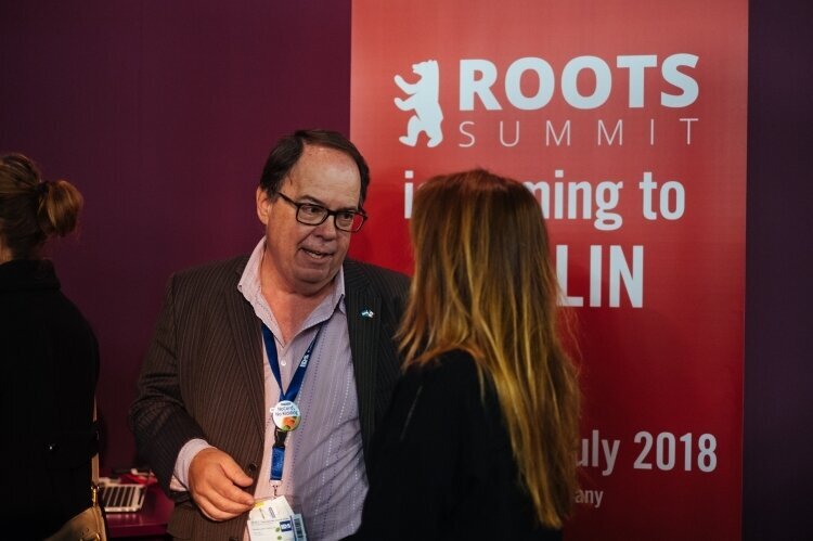 Steve Jones (vlevo) je jedním z vedoucích skupiny ROOTS SUMMIT.