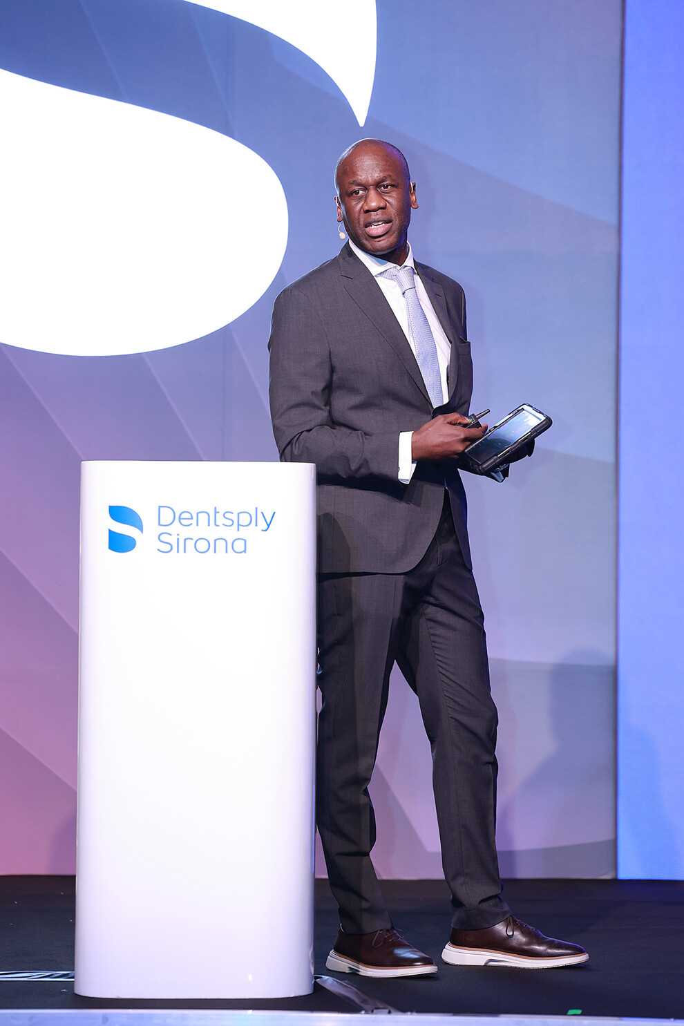 Dr Martin Wanendeya presenting clinical cases highlighting the impact of digital workflows in implant dentistry. (Image: Dentsply Sirona)