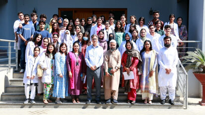 ZCD tooth carving contest shows students' talent