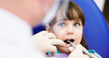 Изследване открива ключовата роля на денталните лекари в защитата на децата