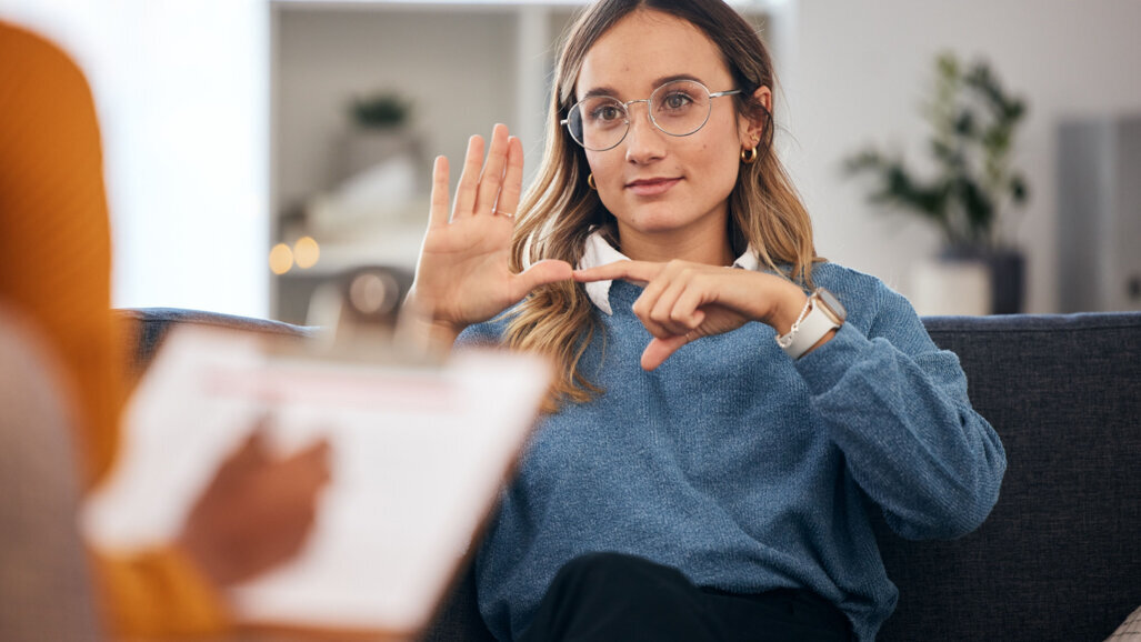 Should sign language be a part of dental curricula?