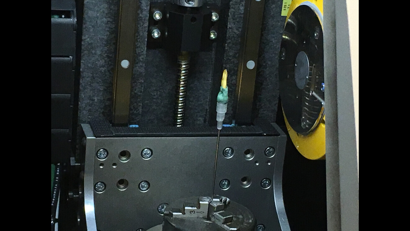 The Nanotom scanner, running radioisotope thermoelectric generator (RTG) scans on a single tooth. With the scans, a digitial model can be made and the data generated can be further used for other purposes such as bioprinting.