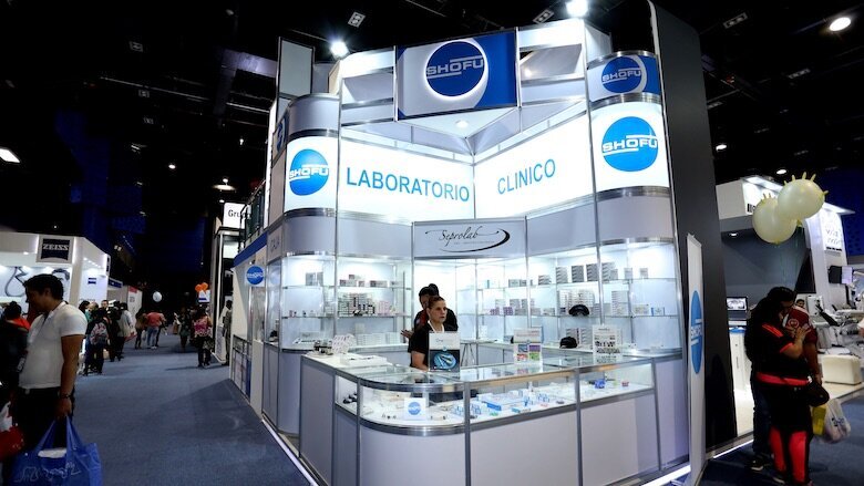 La empresa Shofu presentó en la feria mexicana productos como Ceramage.