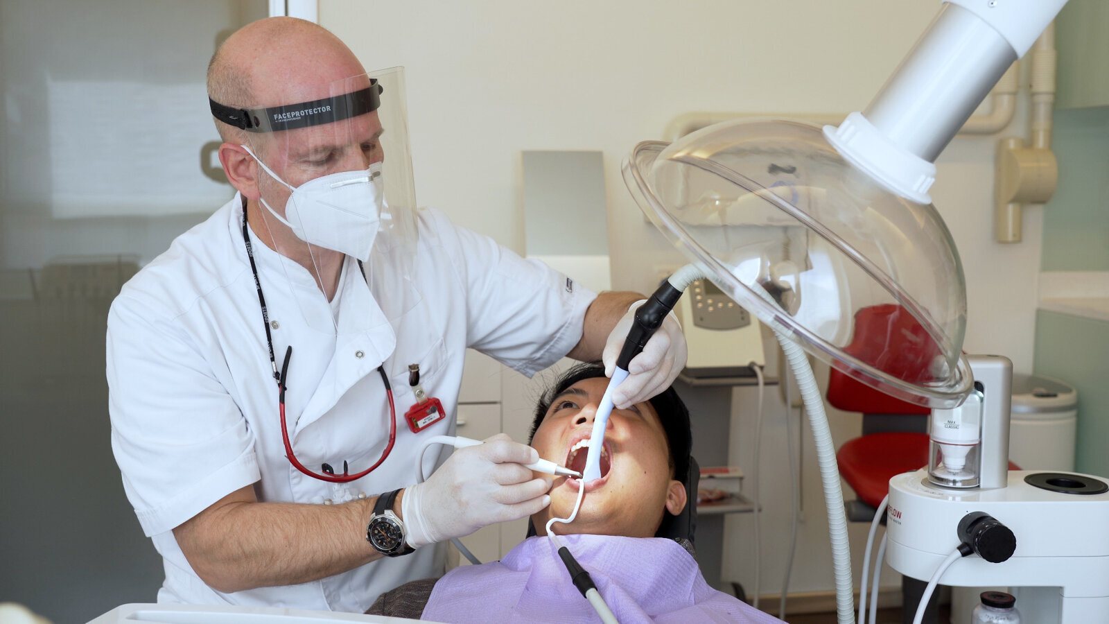 Interview zum aeris Luftreiniger: „Ich genieße es zu beobachten, wie die Luft sauberer wird“