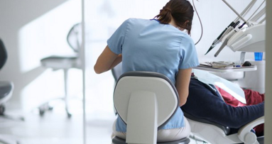 La mayoría de los odontólogos tiene problemas de espalda