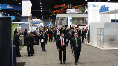 30,000 dental professionals attend meeting in Chicago 30,000 dental professionals attend meeting in Chicago