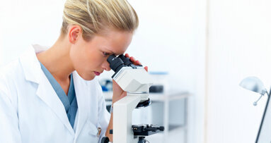 Implantate: Neuartige Oberfläche ermöglicht festeres Einwachsen