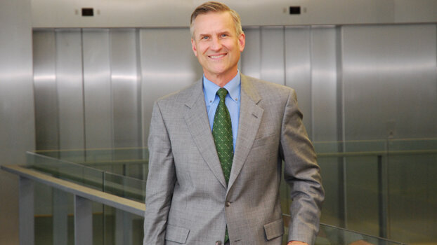 Dymek discusses the product and business strategy at Straumann