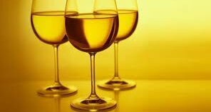 ΤΟ ΛΕΥΚΟ ΚΡΑΣΙ ΜΠΟΡΕΙ ΝΑ ΔΗΜΙΟΥΡΓΗΣΕΙ ΟΔΟΝΤΙΚΗ ΔΥΣΧΡΩΜΙΑ