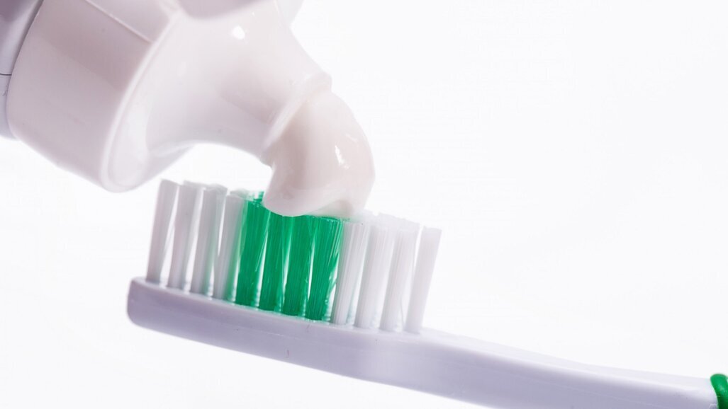 Środki fluorkowe w zapobieganiu i leczeniu próchnicy i erozji zębów u dzieci, młodzieży i dorosłych – rekomendacje ekspertów