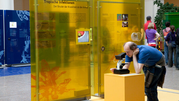 „MenschMikrobe“ wandert weiter