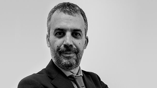 Il microscopio operatorio: razionale clinico di uno strumento “superfluo”