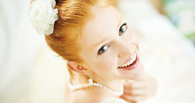 Vestito, scarpe, make-up e… denti bianchi, tra i must delle spose il wedding bleaching