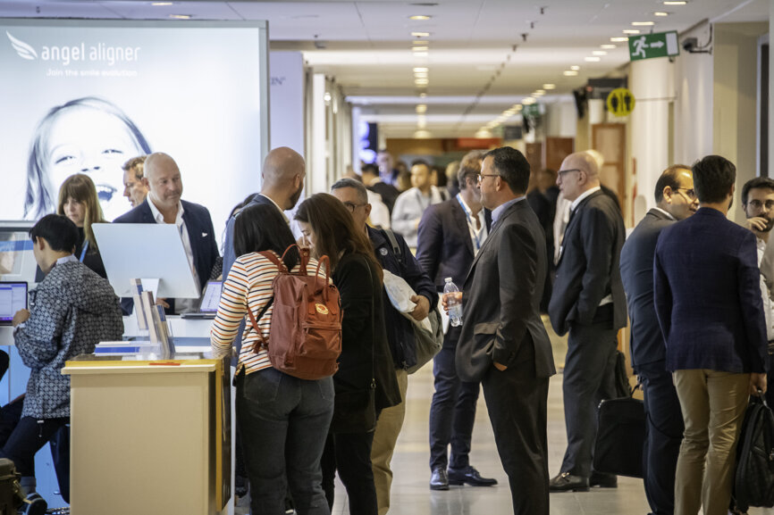 Attendees had many opportunities to visit the exhibitors' booths.  (Image: Mauro Calvone)